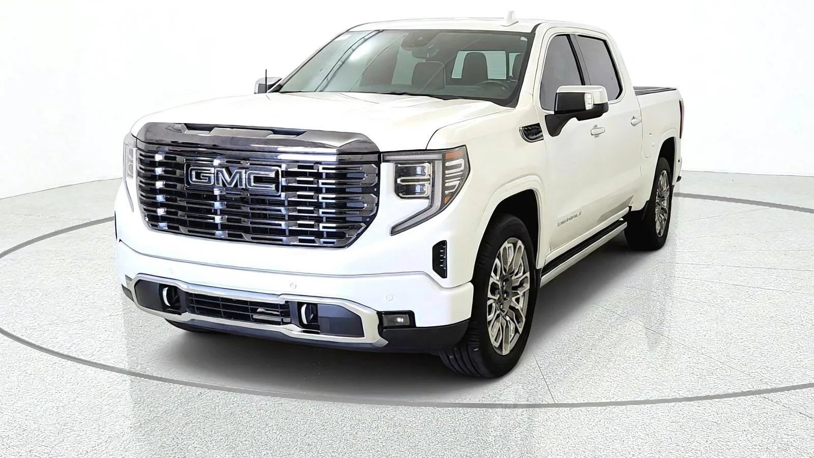 Used 2023 GMC Sierra 1500 Denali Ultimate AWD/4WD image 3