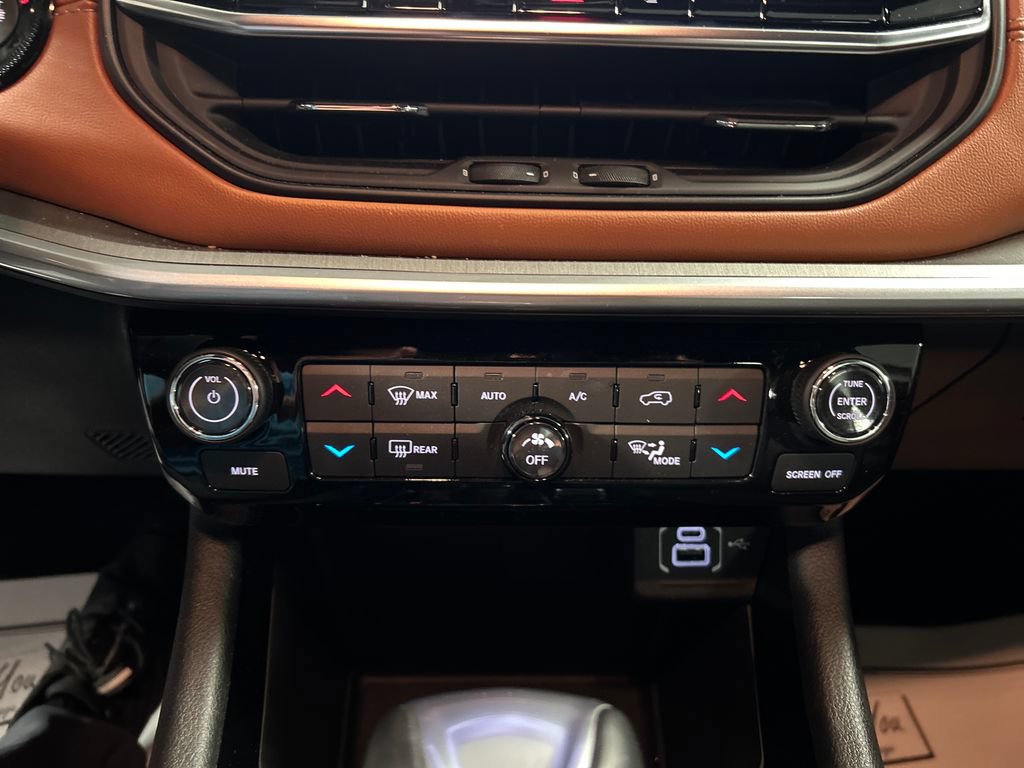 Used 2025 Jeep Compass Limited w/ Elite Group AWD/4WD image 19