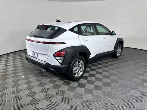 Used 2024 Hyundai Kona SE AWD/4WD image 8