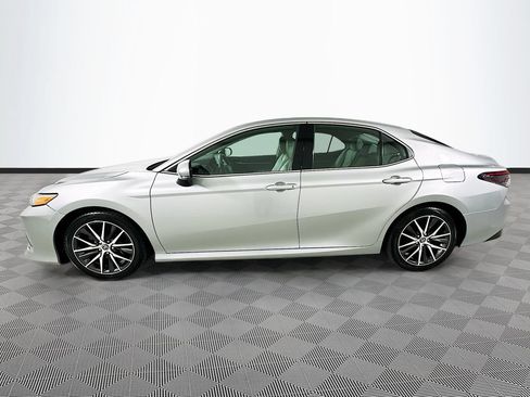 Used 2022 Toyota Camry XLE FWD image 4