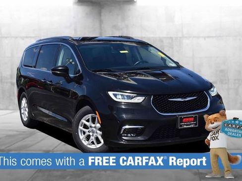 Used 2021 Chrysler Pacifica Touring-L FWD image 2