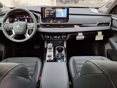 Used 2025 Mitsubishi Outlander SE FWD image 10