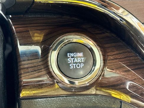 Used 2013 Toyota Avalon Limited image 17