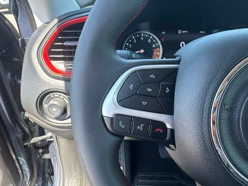 Used 2023 Jeep Renegade Trailhawk AWD/4WD image 17