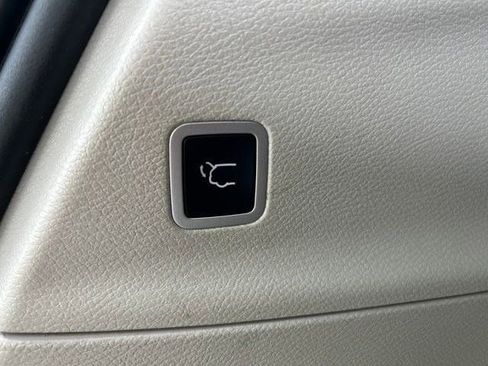 Used 2021 Chrysler Pacifica Touring-L FWD image 35