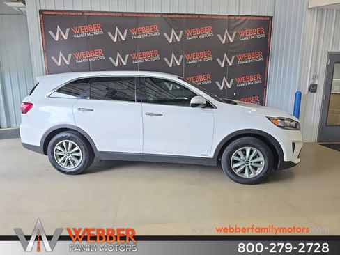 Used 2019 Kia Sorento AWD V6 image 3