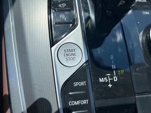 Used 2022 BMW X5 xDrive40i w/ Premium Package image 16