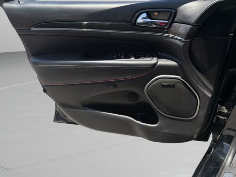 Used 2019 Jeep Grand Cherokee Overland AWD/4WD image 19