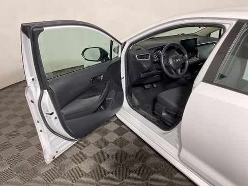 Used 2022 Toyota Corolla LE FWD image 18