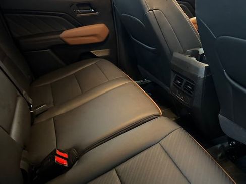 Used 2025 GMC Canyon AT4 w/ Technology Plus Package image 18