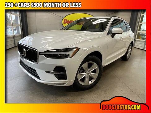 Used 2022 Volvo XC60 B5 Momentum image 1