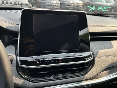 Certified 2022 Jeep Compass Latitude image 15