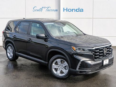 Used 2023 Honda Pilot LX image 2