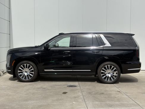 Certified 2025 Cadillac Escalade Premium Luxury Platinum AWD/4WD image 4