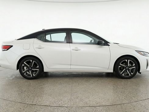 Used 2025 Nissan Sentra SV FWD image 11