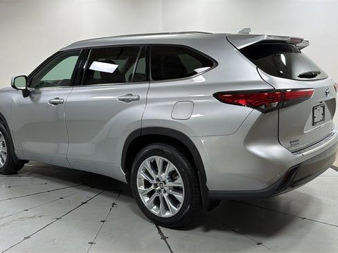 Used 2023 Toyota Highlander Limited image 7