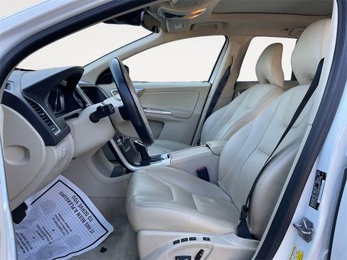 Used 2016 Volvo XC60 T5 Premier w/ Proximity Package image 9