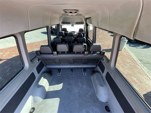 Used 2016 Mercedes-Benz Sprinter 2500 image 31