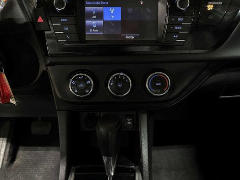 Used 2016 Toyota Corolla L image 21