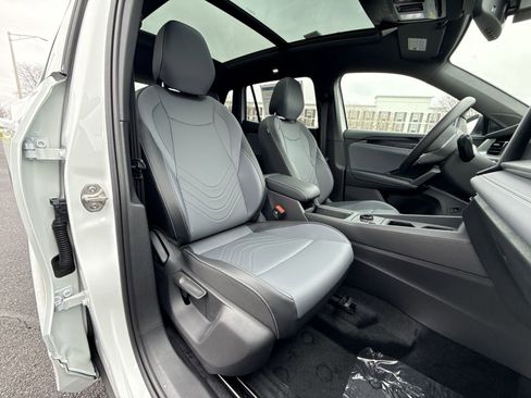 New 2026 Volkswagen Tiguan SE R-Line AWD/4WD image 25