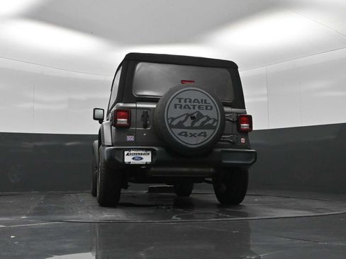 Used 2019 Jeep Wrangler Sport AWD/4WD image 28