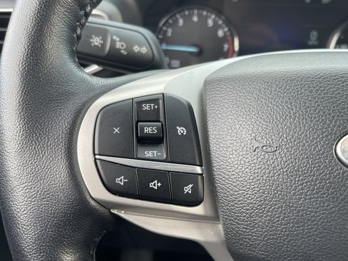 Used 2022 Ford Explorer XLT w/ Equipment Group 202A image 19