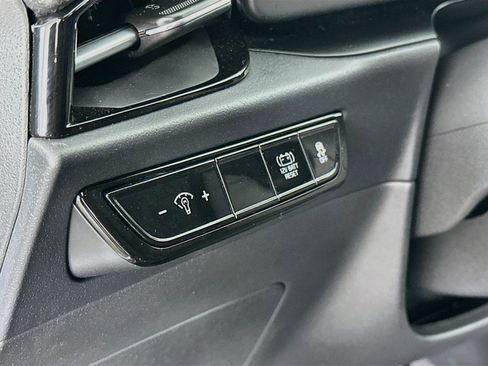 Used 2025 Kia Niro LX FWD image 17