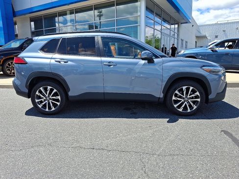 Used 2024 Toyota Corolla Cross XLE AWD/4WD image 8