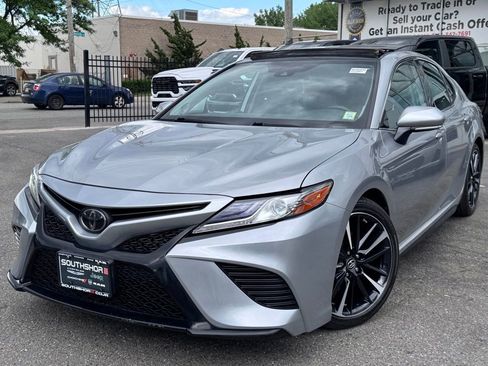 Used 2019 Toyota Camry XSE FWD image 3