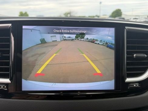 Used 2024 Chrysler Pacifica Touring-L FWD image 23