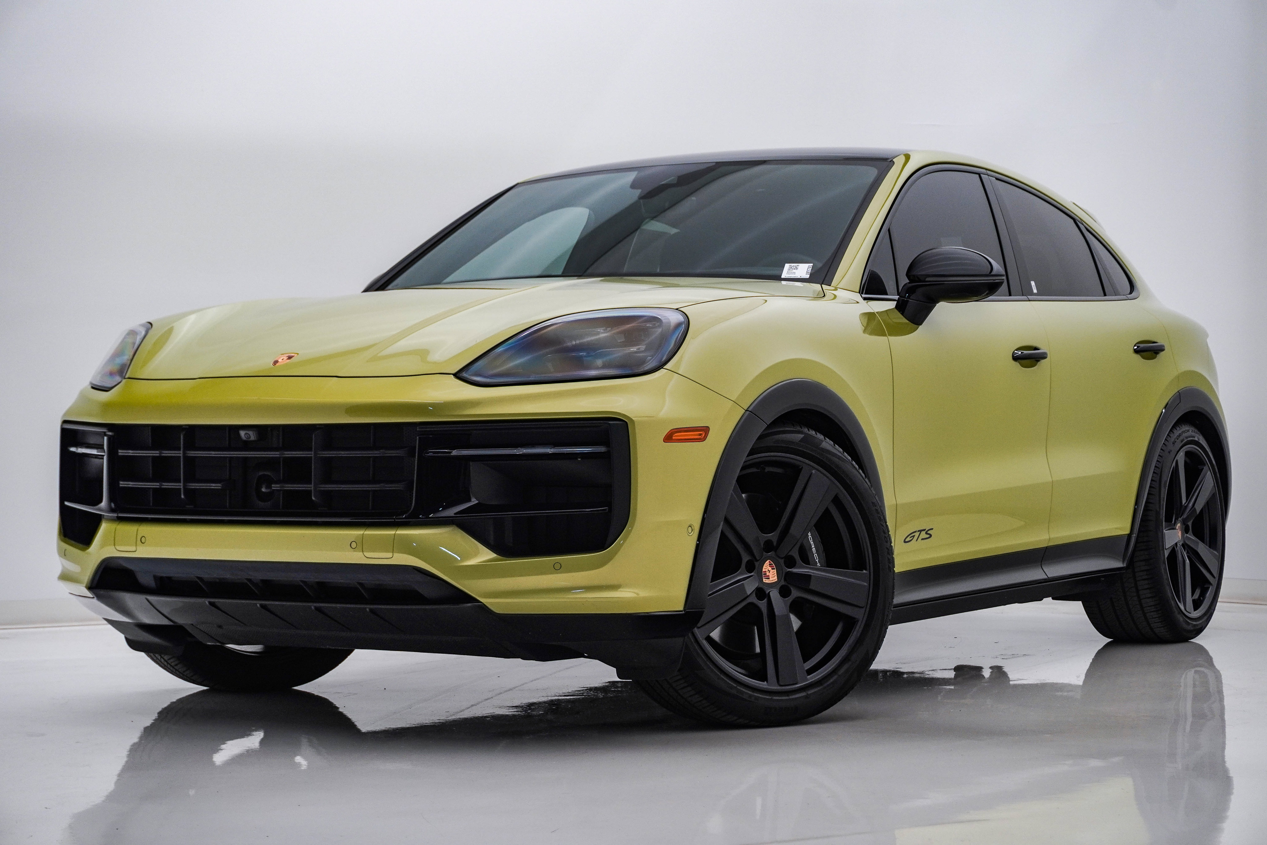 Used 2025 Porsche Cayenne GTS AWD/4WD image 1
