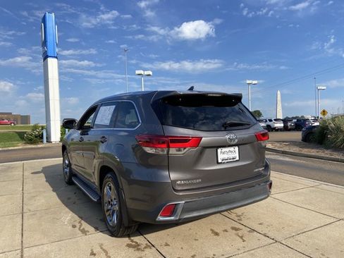 Used 2017 Toyota Highlander Limited Platinum AWD/4WD image 9