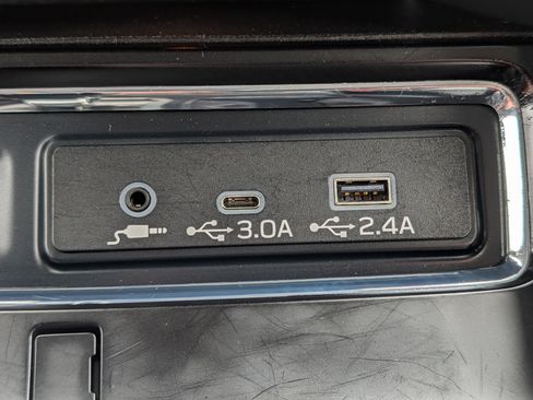 Used 2023 Subaru Ascent Limited image 33