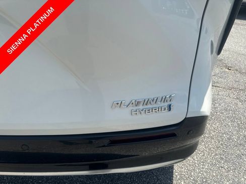 Used 2021 Toyota Sienna Platinum FWD image 7