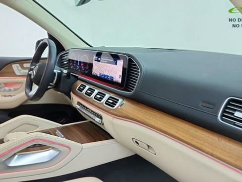 Used 2025 Mercedes-Benz GLS 450 4MATIC w/ AMG Line Exterior image 20
