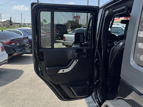 Used 2016 Jeep Wrangler Unlimited Sahara AWD/4WD image 19
