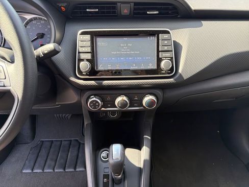 Certified 2025 Nissan Kicks Play S image 30