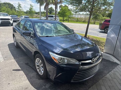 Used 2017 Toyota Camry LE FWD image 4