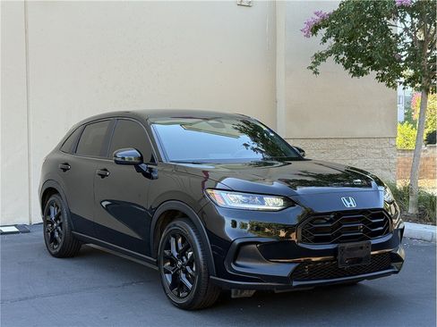 Used 2023 Honda HR-V Sport image 3