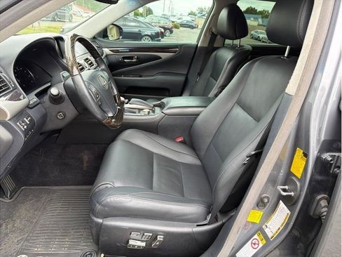 Used 2015 Lexus LS 460 L w/ Ultra Luxury Package RWD image 13