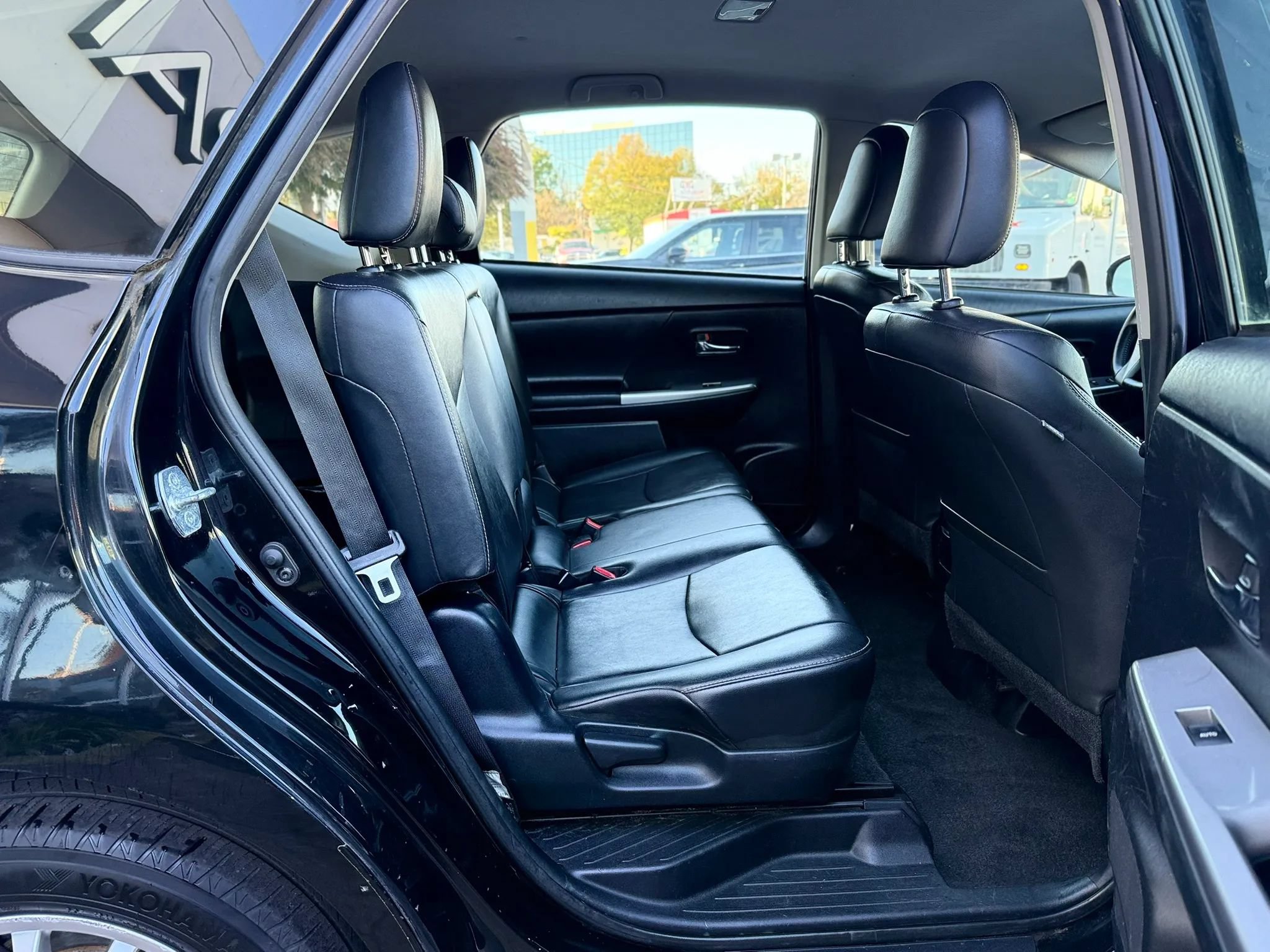 Used 2017 Toyota Prius V Four w/ Carpet Mat Package FWD image 27