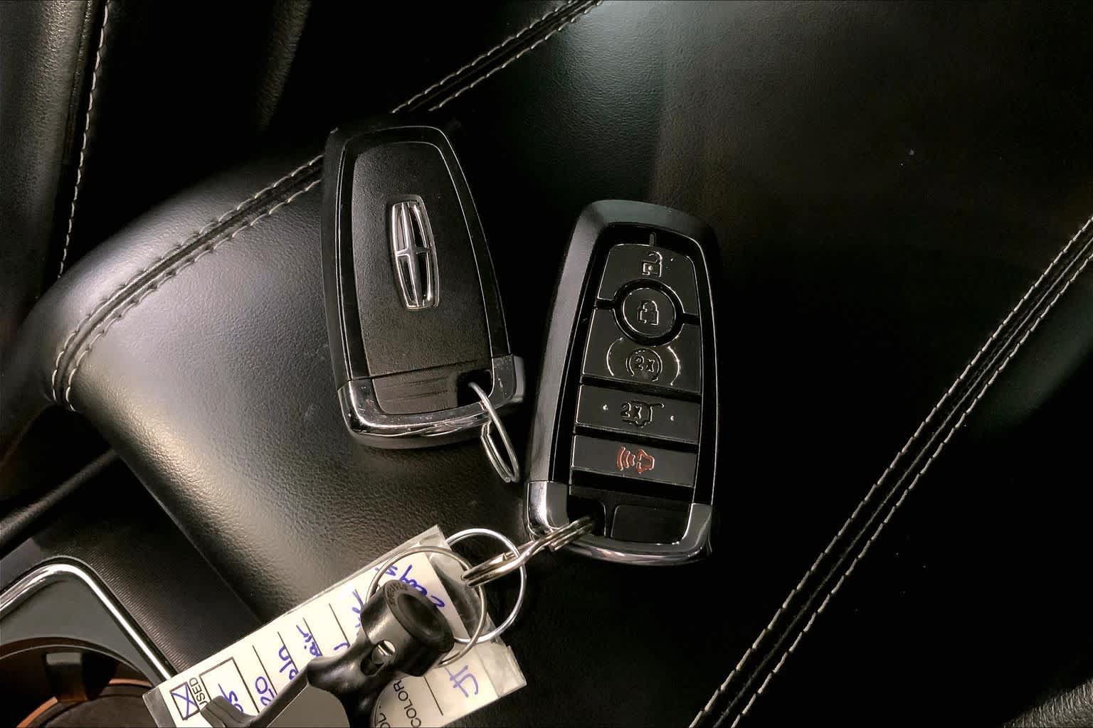 Used 2020 Lincoln Corsair AWD w/ Equipment Group 101A image 14