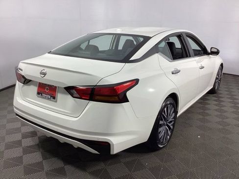 Used 2025 Nissan Altima 2.5 SV FWD image 8