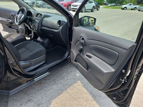 Used 2016 Nissan Versa S FWD image 27