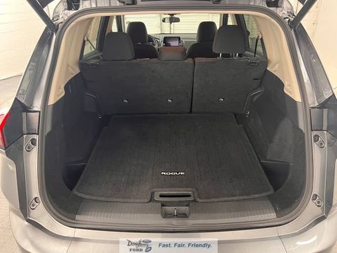 Used 2025 Nissan Rogue SV FWD image 31