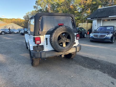 Used 2012 Jeep Wrangler Unlimited Sahara image 16