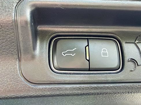 Used 2022 Ford Explorer XLT RWD image 35