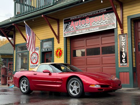 Used 2000 Chevrolet Corvette Convertible w/ Performance Handling Pkg image 3