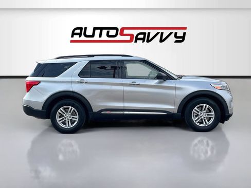 Used 2024 Ford Explorer XLT w/ Equipment Group 202A RWD image 8