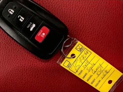 Used 2019 Toyota Camry XSE image 11